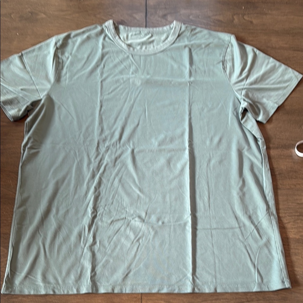 Lululemon T-shirt
